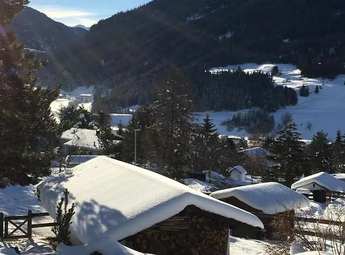 Haus Schwarz * Savognin